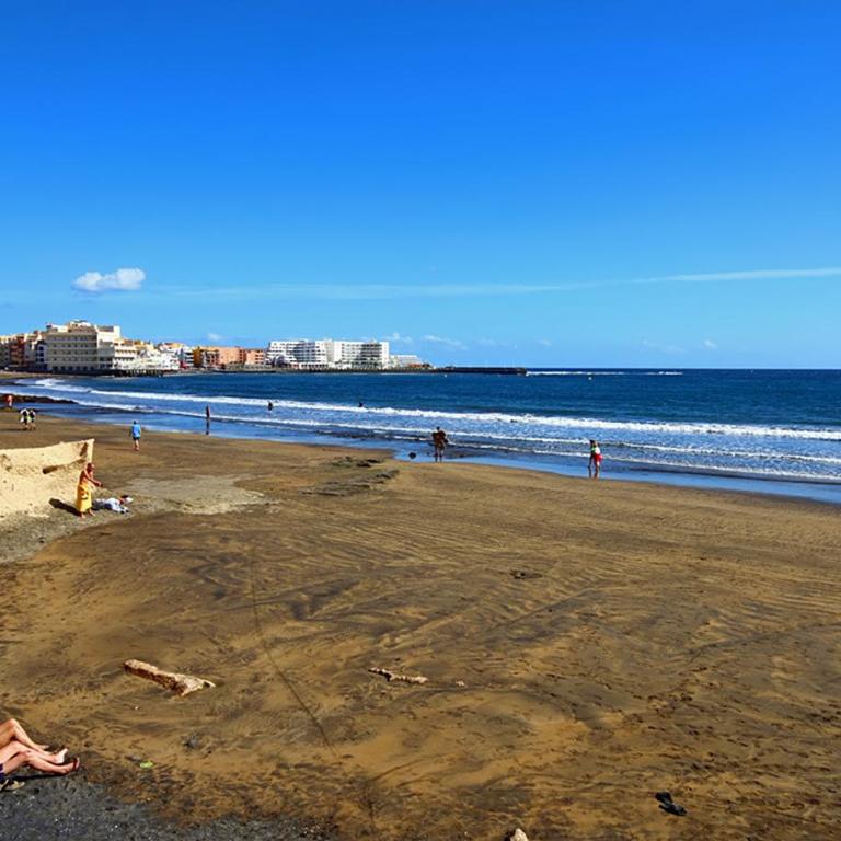 MARINEDA by RENTMEDANO newly renovated, ocean view, wifi, parking, pool - Apartamento - 20