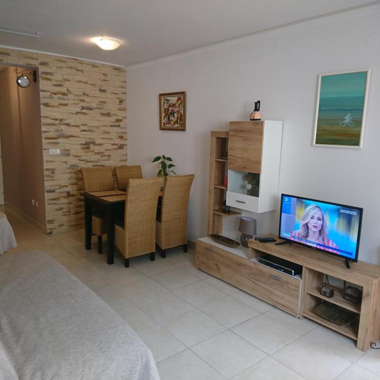 Seaside apartments and rooms - Apartment with Balcony - 1