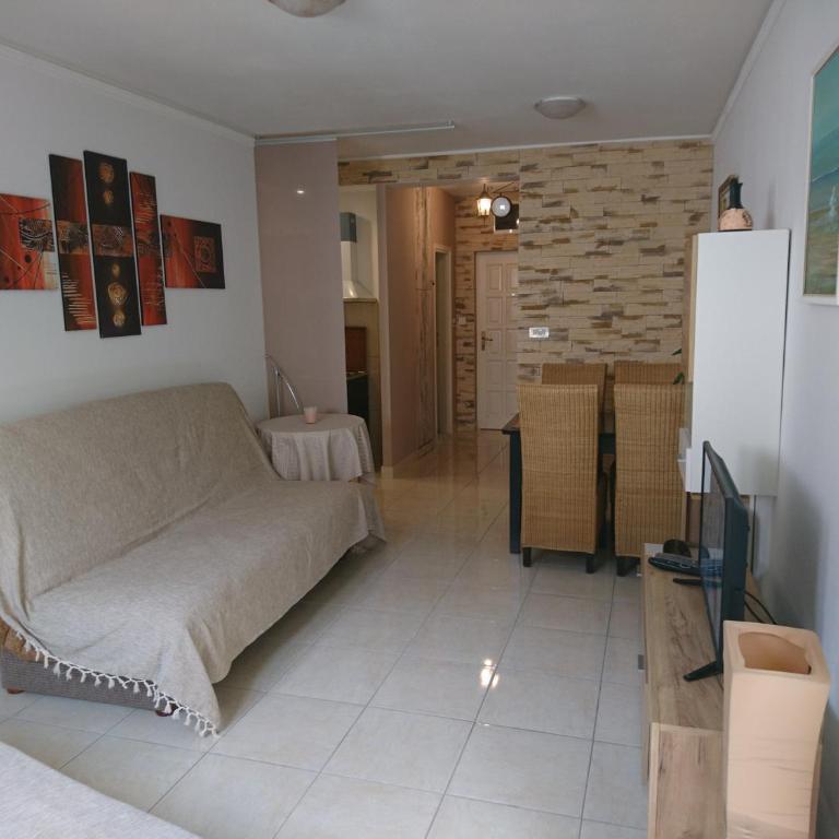 Seaside apartments and rooms - Apartment with Balcony - 2