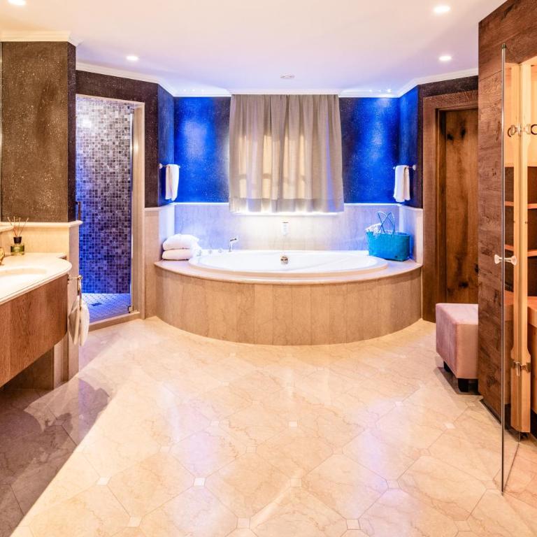 Alpine Luxury SPA Resort Schwarzenstein - Executive Suite - 5