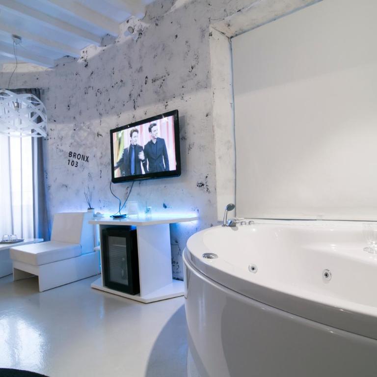 Design&Art Pie' - cozy & romantic moments in the heart of Rome - Suite con Vasca Idromassaggio (2 Adulti) - 10