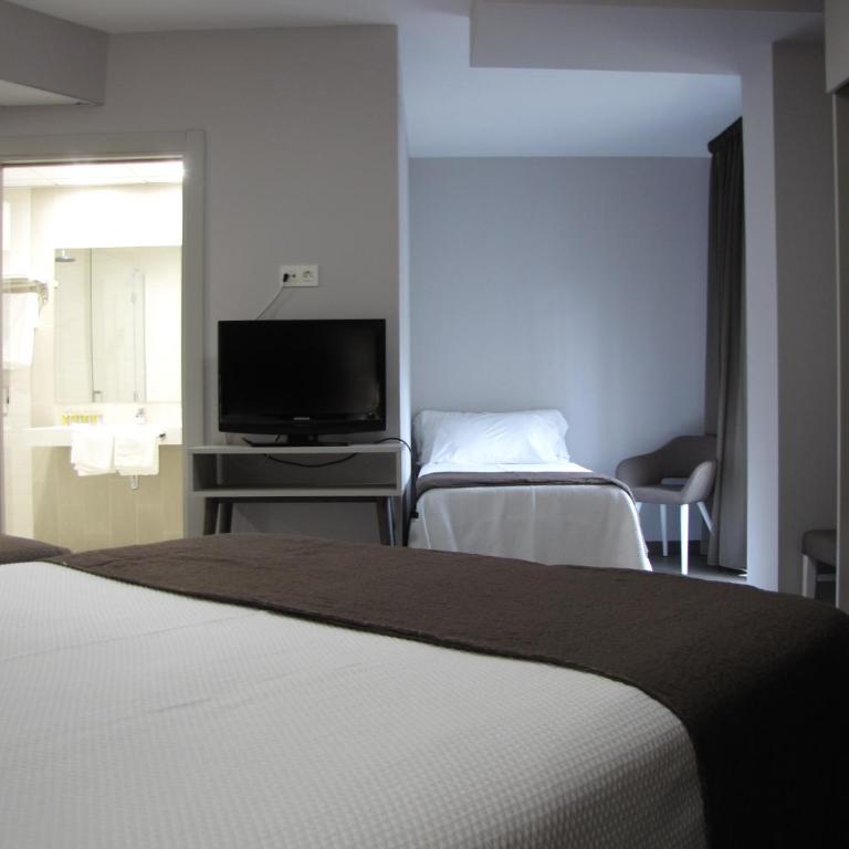 Hotel Ton - Habitación Cuádruple Superior - 4