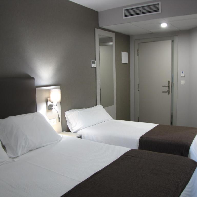 Hotel Ton - Habitación Cuádruple Superior - 3