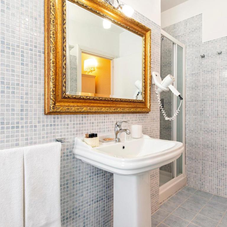 Canova Rooms in Spanish Steps - Camera Matrimoniale/Doppia con Letti Singoli con Bagno Privato - 4