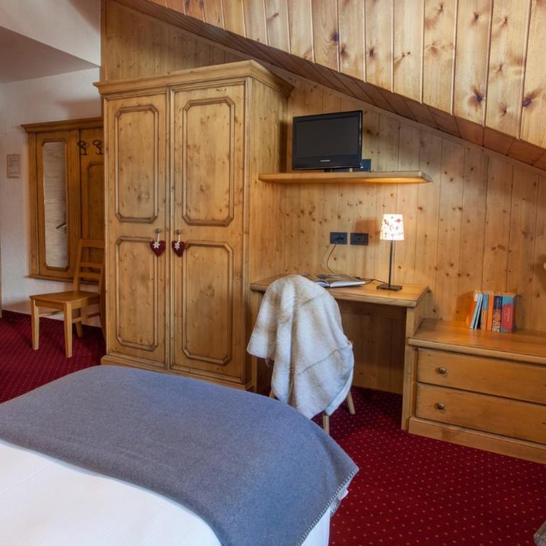 Hotel Vallée Blanche Courmayeur - Camera Tripla - 3