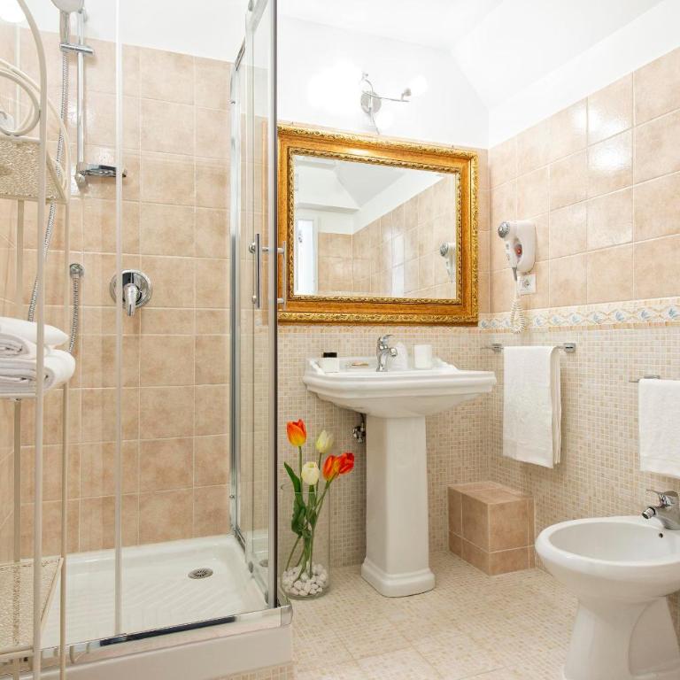 Canova Rooms in Spanish Steps - Camera Matrimoniale/Doppia con Letti Singoli con Bagno Privato - 3