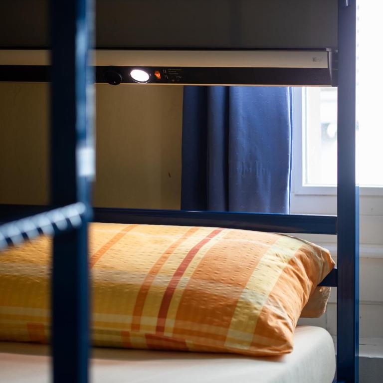 Happy Inn Lodge - Bett im gemischten 6-Bett-Schlafsaal - 6