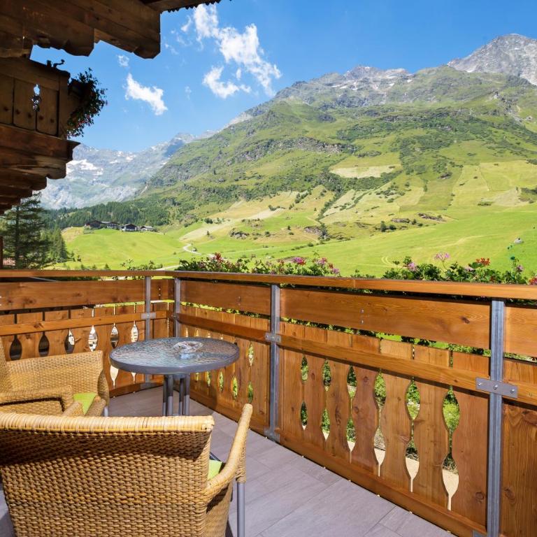 Hotel Restaurant Rosmarie - Camera Matrimoniale con Balcone - 1
