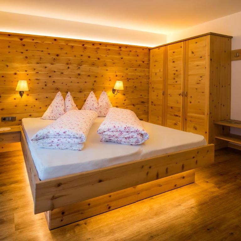 Hotel Restaurant Rosmarie - Camera Matrimoniale Deluxe (2 Adulti + 1 Bambino) - 2