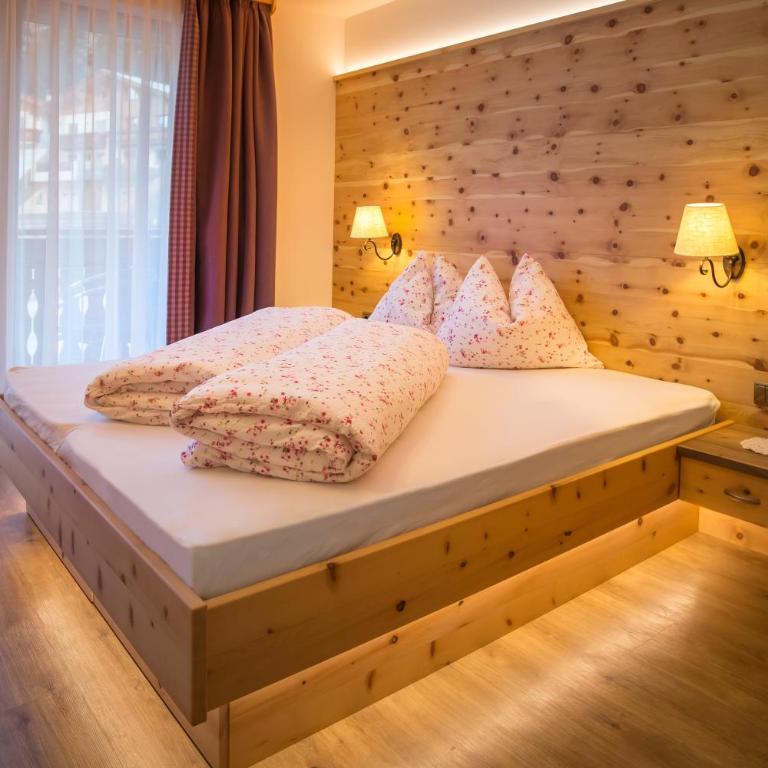 Hotel Restaurant Rosmarie - Camera Matrimoniale Deluxe (2 Adulti + 1 Bambino) - 4