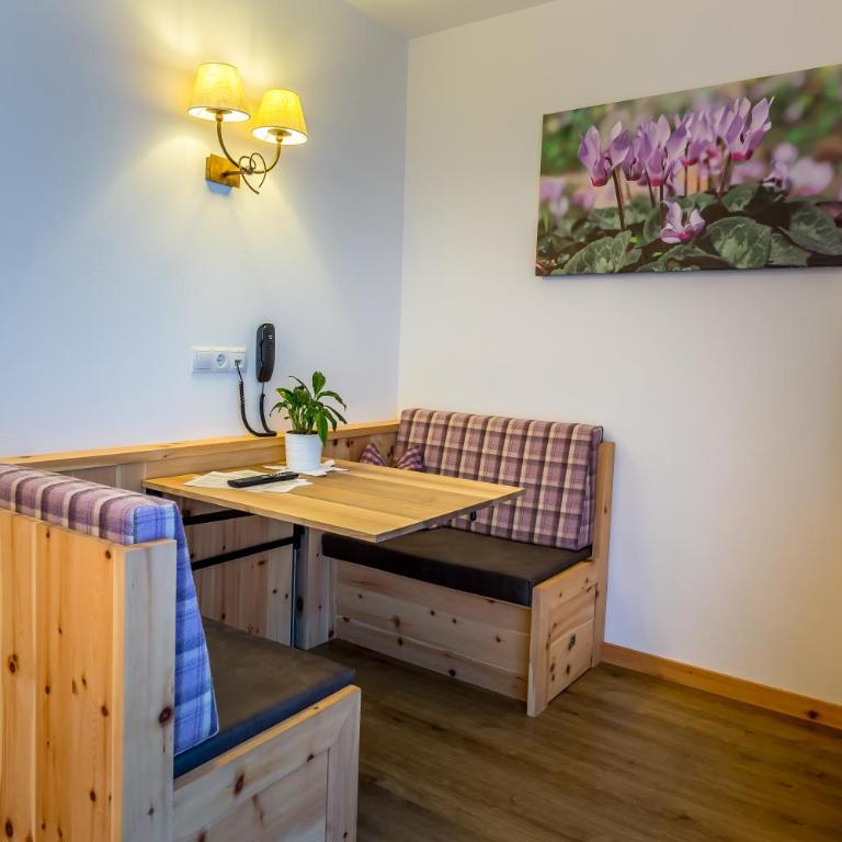 Hotel Restaurant Rosmarie - Camera Matrimoniale Deluxe (2 Adulti + 1 Bambino) - 5