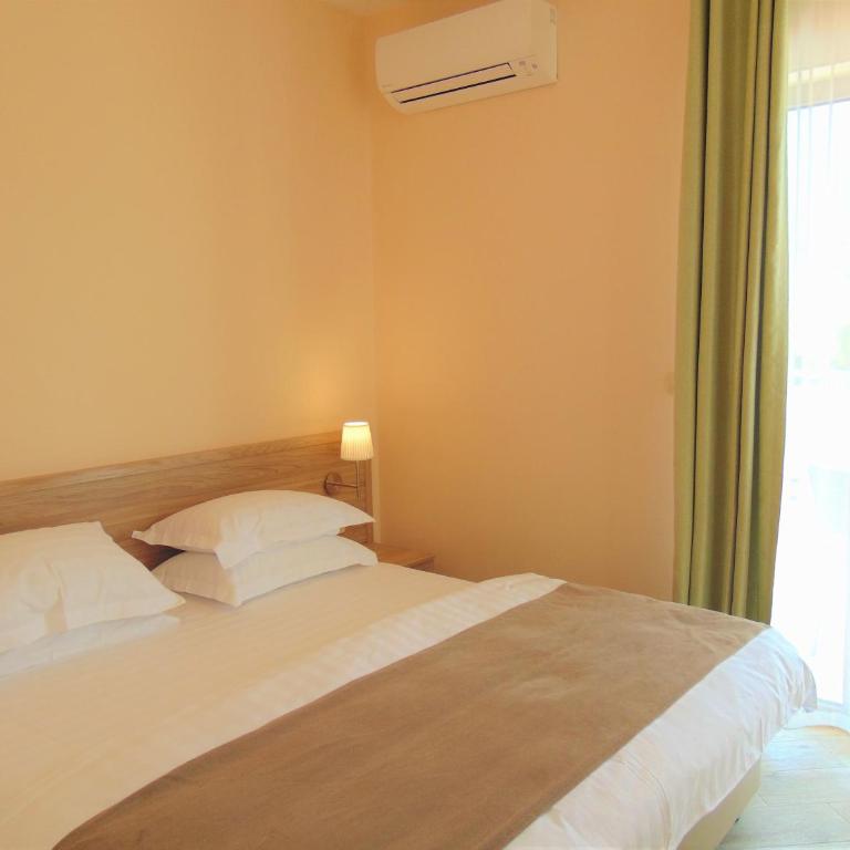 ApartHotel Belvedere Residence Becici Budva - Executive Apartman sa Pogledom na Vrt i More - 3