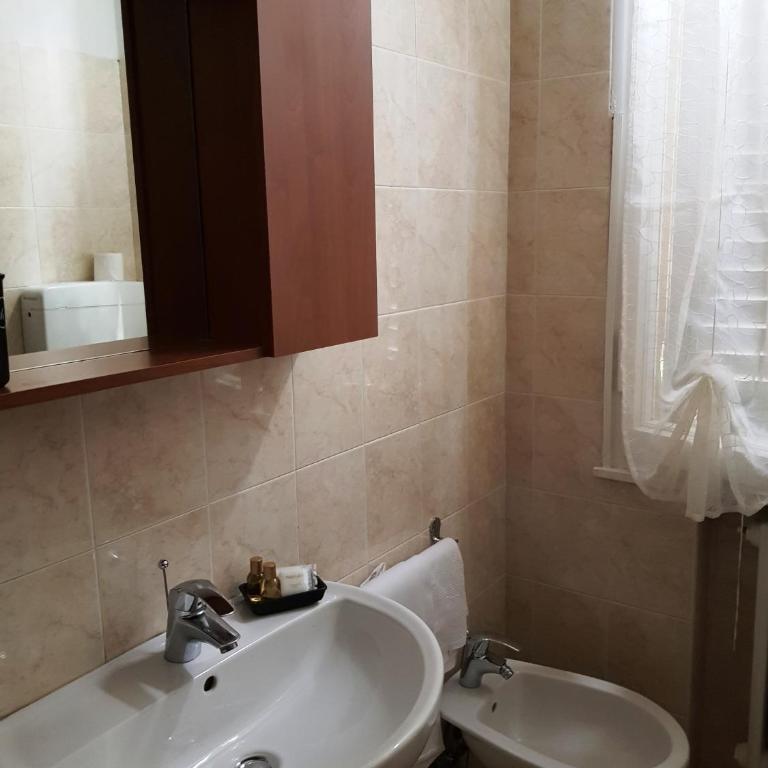 Hotel San Geminiano - Camera Familiare (5 Adulti) - 6