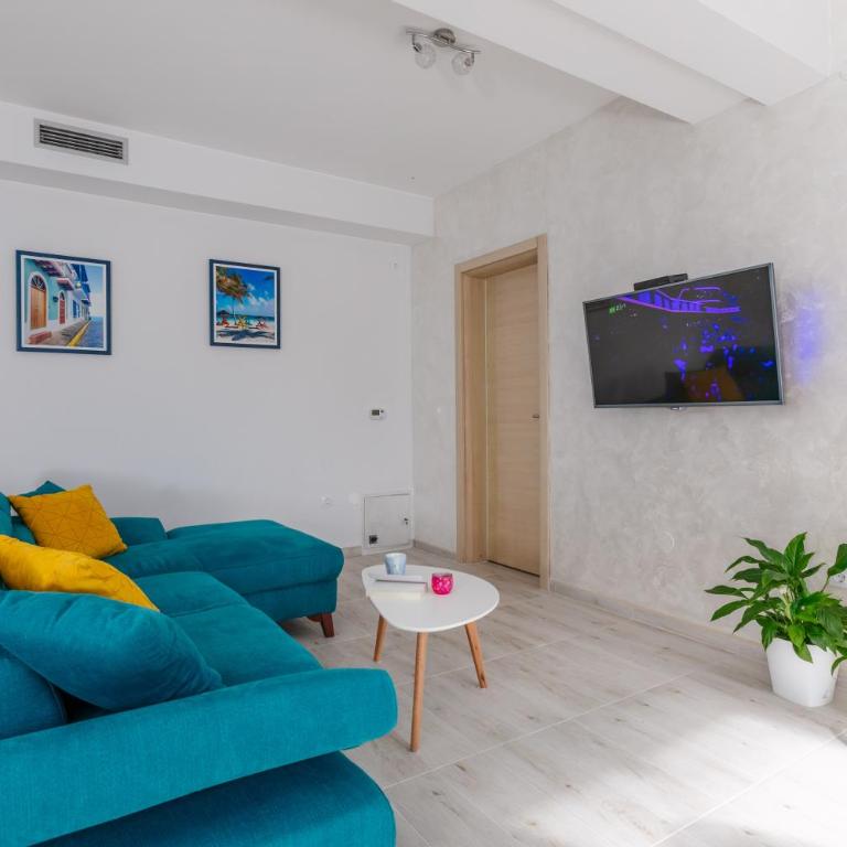 Apartment Azzurro with Pool and Parking - Apartment - 13