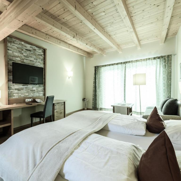 Hotel Victoria - Deluxe Doppelzimmer mit Balkon - 7