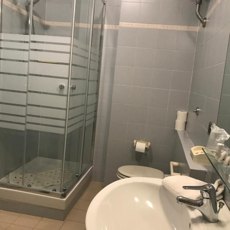 Residence Viale Venezia - Appartamento con 2 Camere da Letto (5 Adulti) - 4