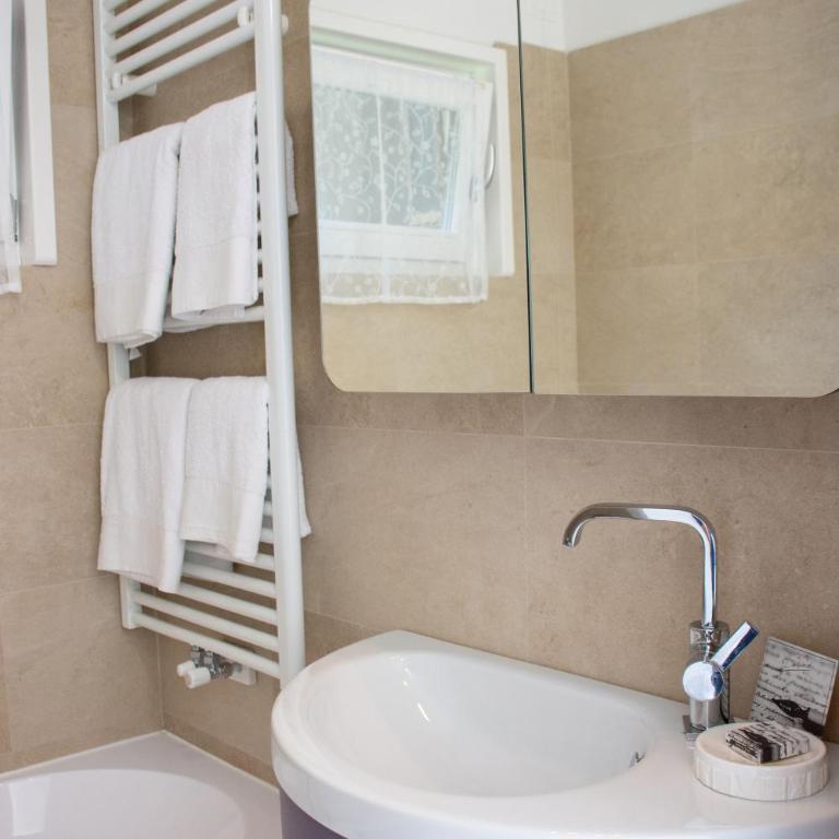 Residenza Romantica - Camera Matrimoniale Deluxe con Bagno Privato Esterno - 12