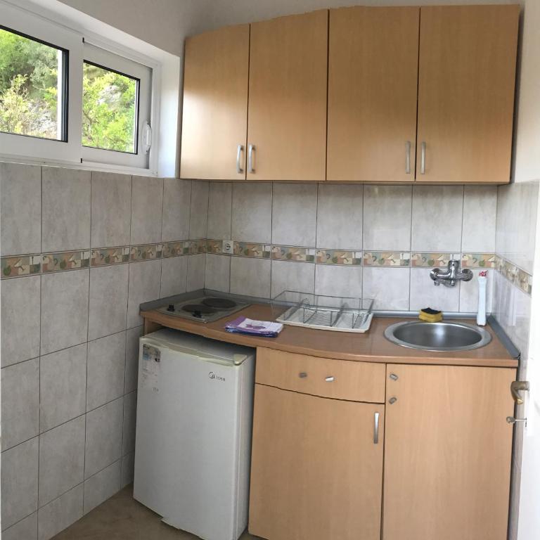 Apartmani Dragana - Apartment with Balcony - 10