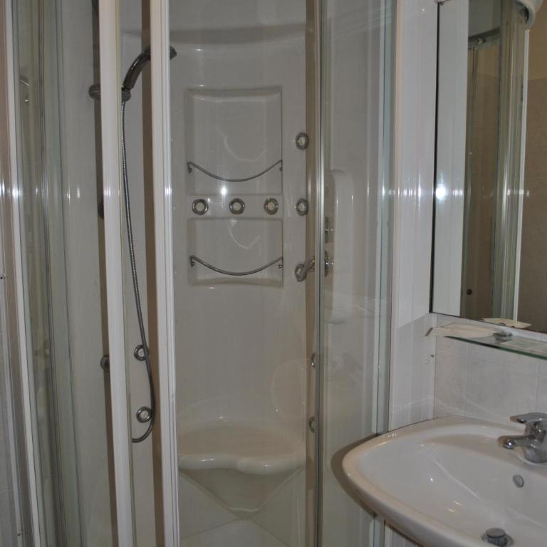 Albergo Al Viale - Camera Doppia con Letti Singoli - 12