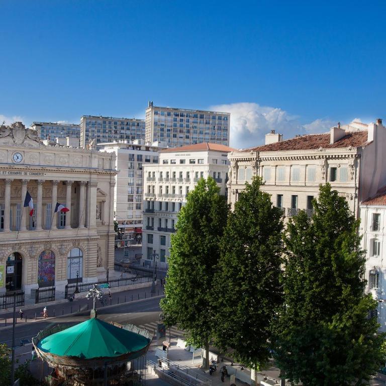 Place au Manege - Apartment with Garden View - 14