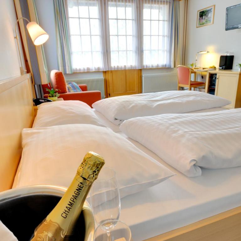 Hotel Alpenruh - Standard Doppelzimmer mit Zustellbett - 1