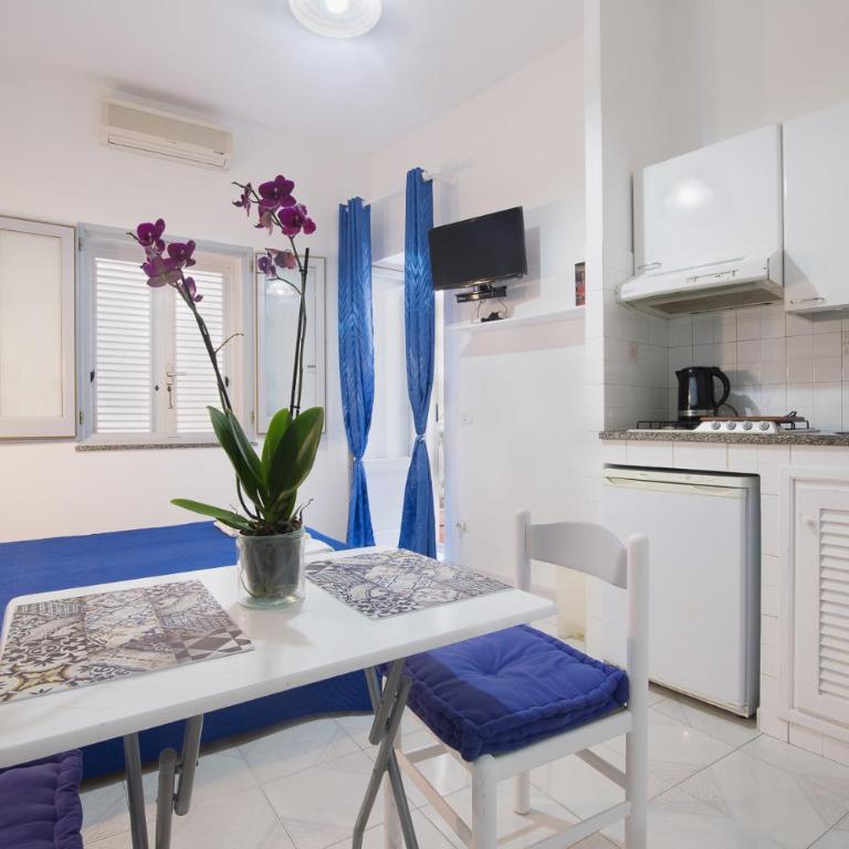 Lo Nardo Accommodation - Standard Studio (2 Adults) - 10