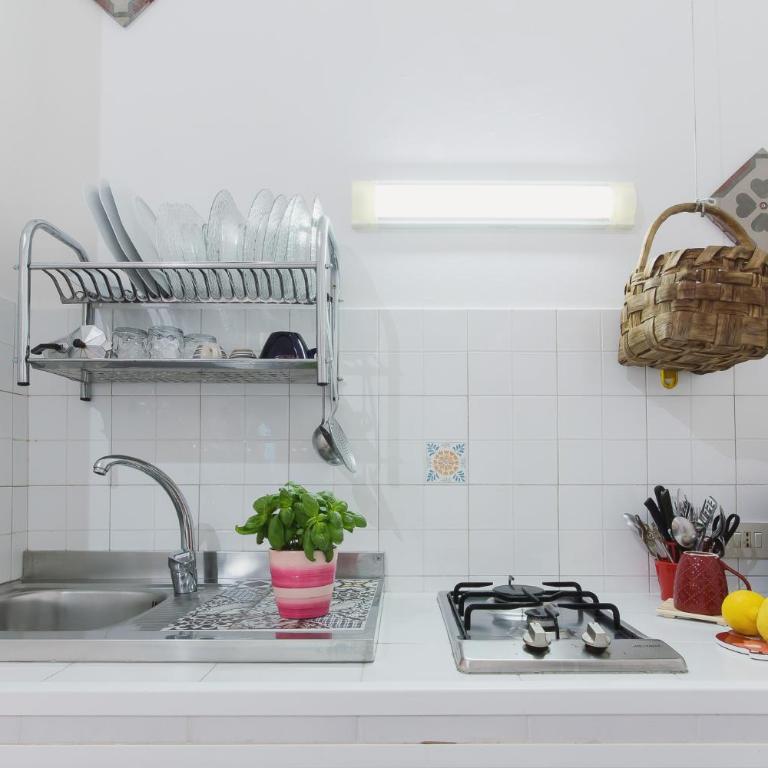 Lo Nardo Accommodation - Studio (3 Adults) - 8