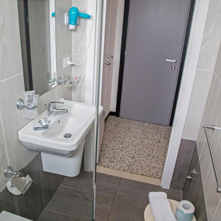 Hotel Hollywood Nuova Gestione 2026 - Quadruple Room with Balcony - 1