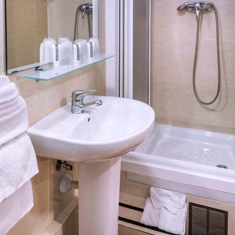 Hotel Catalunya Express - Habitación Triple Estándar - 3