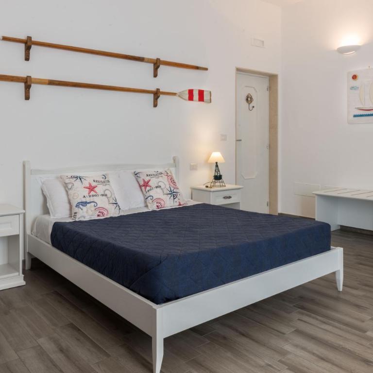 B&B Rotta Mediterranea - Camera Quadrupla con Bagno Privato - 1
