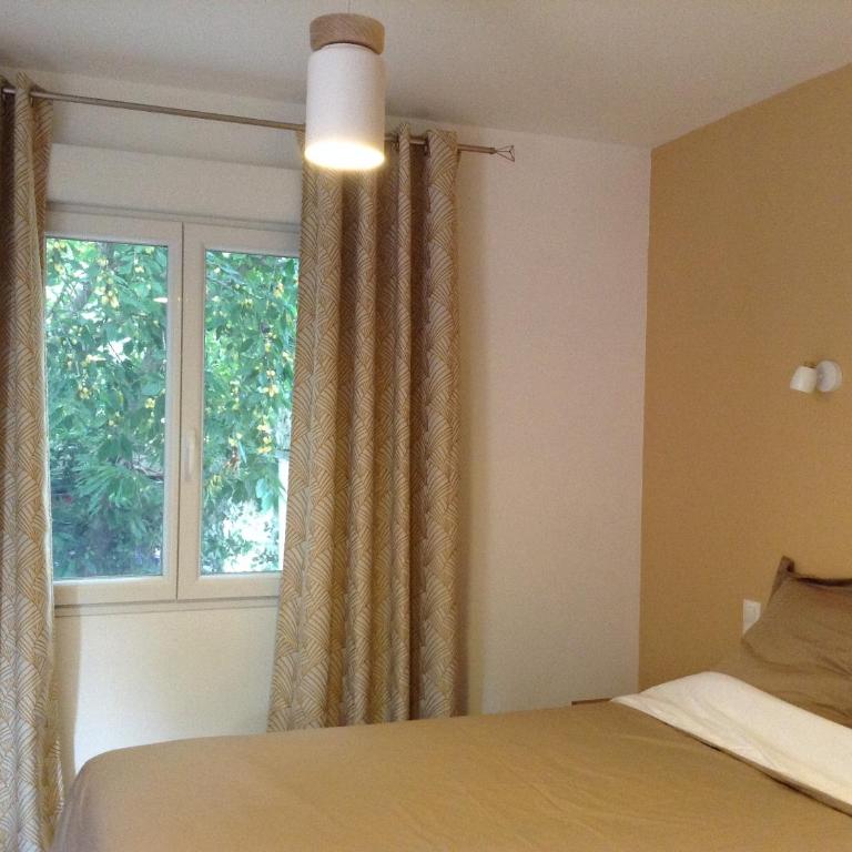 Villa hortensia - Chambre Double ou Lits Jumeaux avec Climatisation - Vue sur Jardin - 11