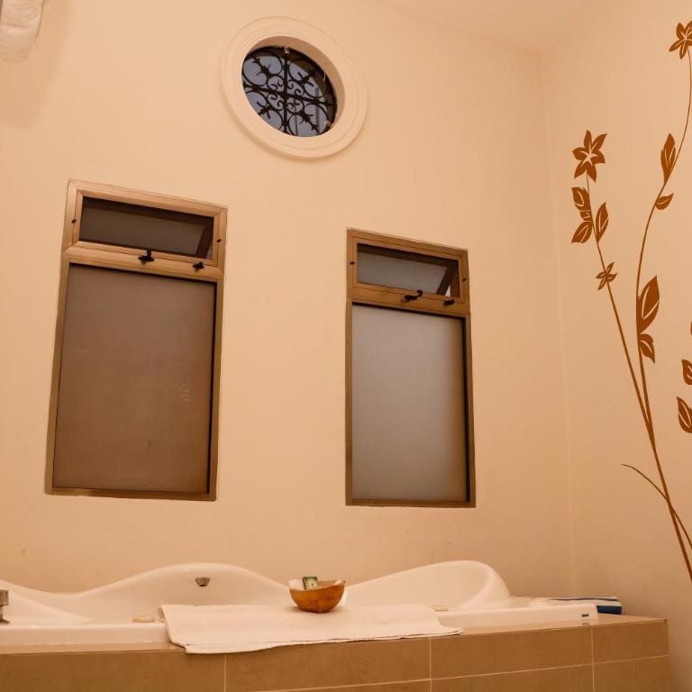 Merida Santiago Hotel Boutique - Superior Suite with Spa Bath and Pool View - 4