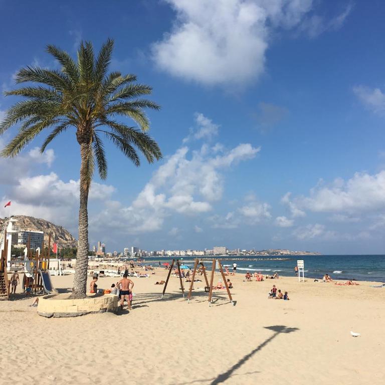 Apartment near the beach - Three-Bedroom Apartment - 38