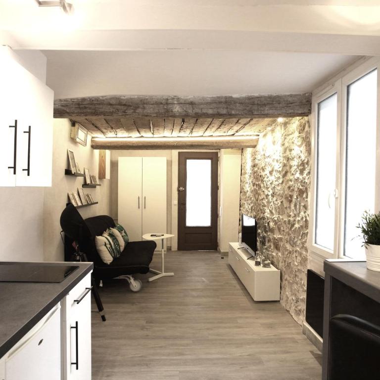 GregBnb - T2 Ancien et moderne - 15min Gare - Apartment - Ground Floor - 17