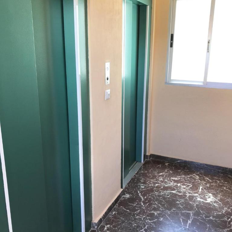 New central 2BR apartment 100m-to-beach free parking - Apartamento de 2 dormitorios - 26