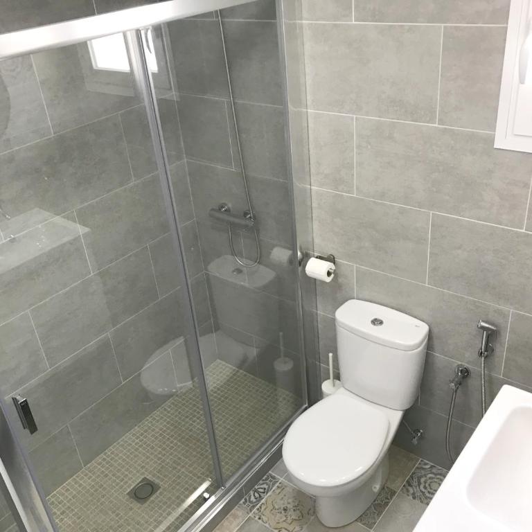 New central 2BR apartment 100m-to-beach free parking - Apartamento de 2 dormitorios - 19