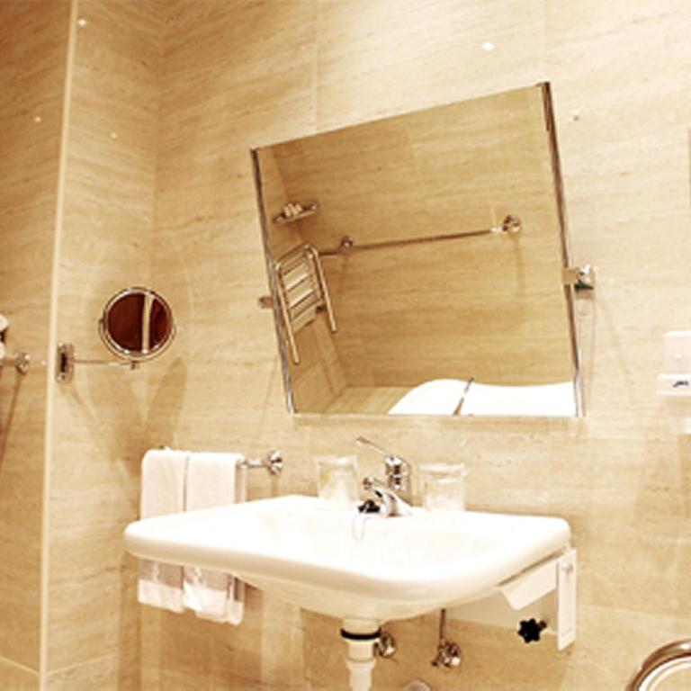 Hotel San Juan de los Reyes - Habitación Doble con acceso para personas de movilidad reducida - 1 o 2 camas - 13