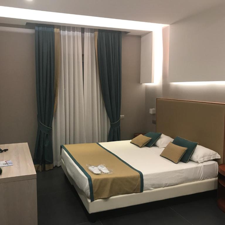Mediterranea Hotel & Convention Center - Suite Queen con Vasca Idromassaggio - 4