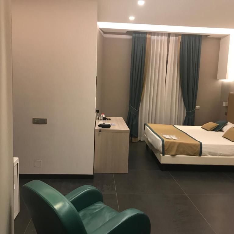 Mediterranea Hotel & Convention Center - Suite Queen con Vasca Idromassaggio - 3