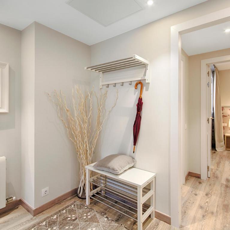 Eixample Building Apartments by Mercedes Heritage - Three-Bedroom Apartment - 8