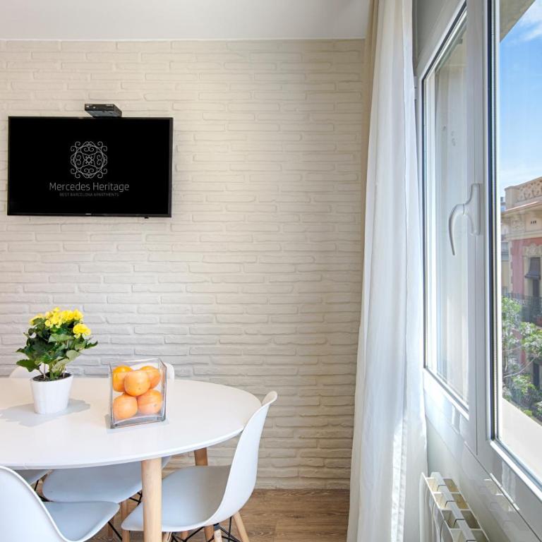 Eixample Building Apartments by Mercedes Heritage - Three-Bedroom Apartment - 11