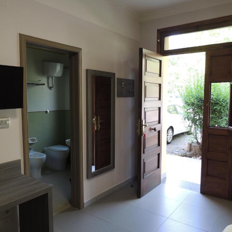 Camping Zeus - Camera Familiare con Bagno Privato - 1