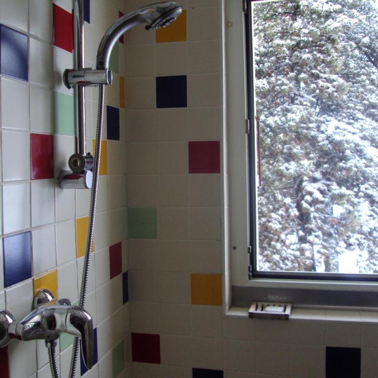 Hotel les Touristes - Chambre Triple avec Salle de Bains Commune - 3