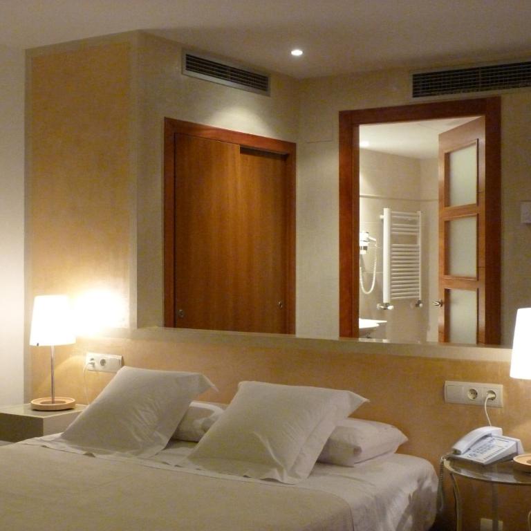 Hotel Carmen - Habitación Doble Deluxe con balcón - 12