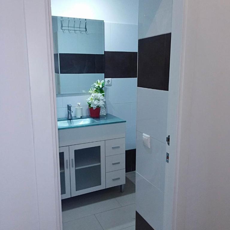 Pensión Cádiz - Apartamento de 2 dormitorios con balcón - 9