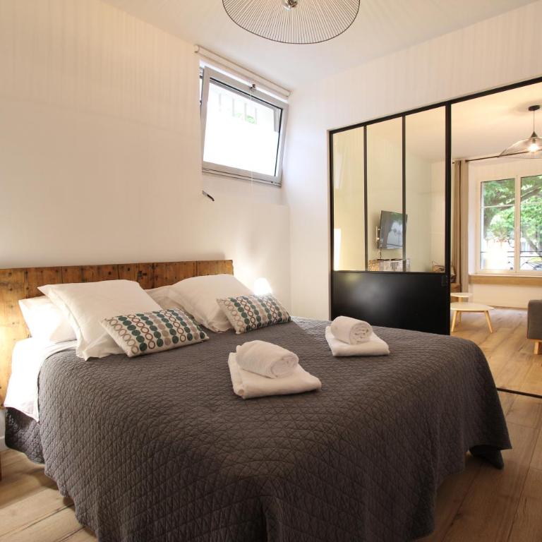 "La place du village" - Appartement - 12