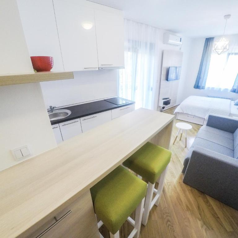 Apartments Karamarković - Studio - 9