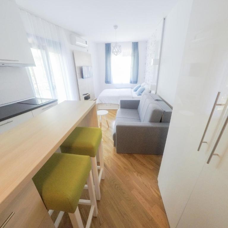 Apartments Karamarković - Studio - 20