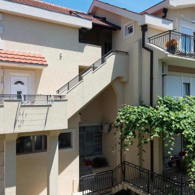 42° North Apartments - Apartment with Garden View - 24