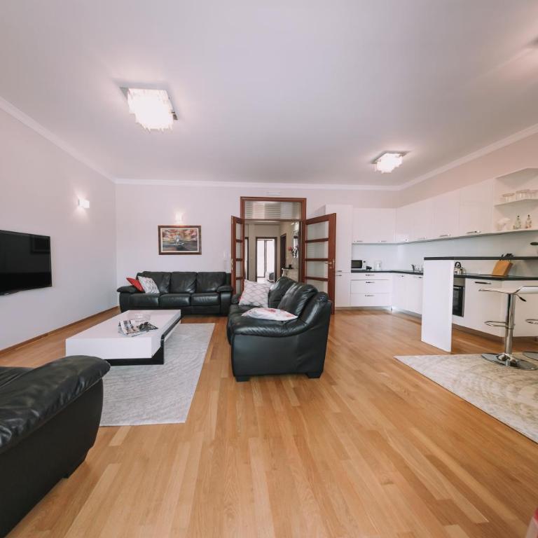 City Apartments - Apartman sa 2 Spavaće Sobe, Balkonom i Pogledom na More - 9